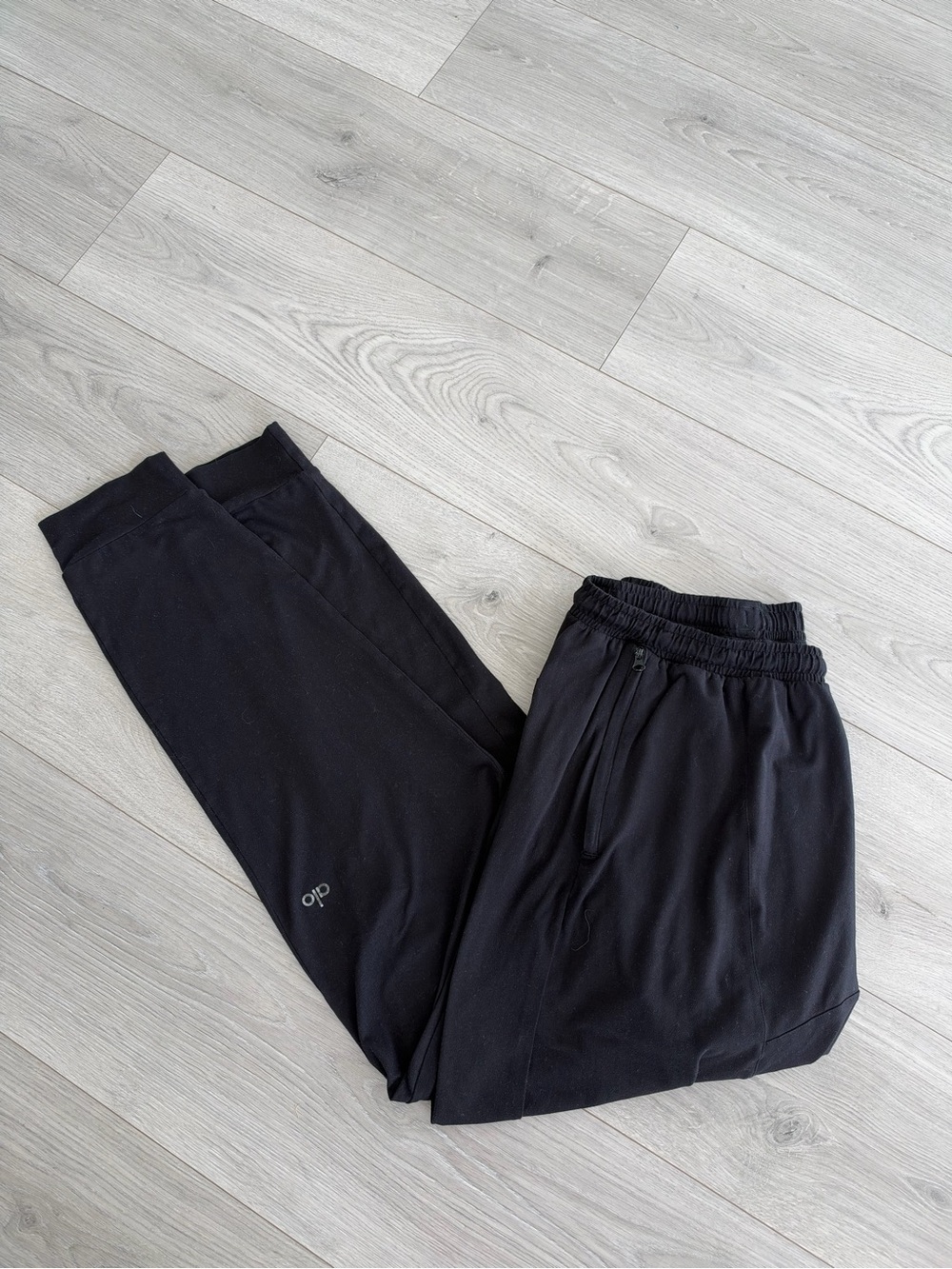 ALO Yoga Men's Black Jogger Sweatpants